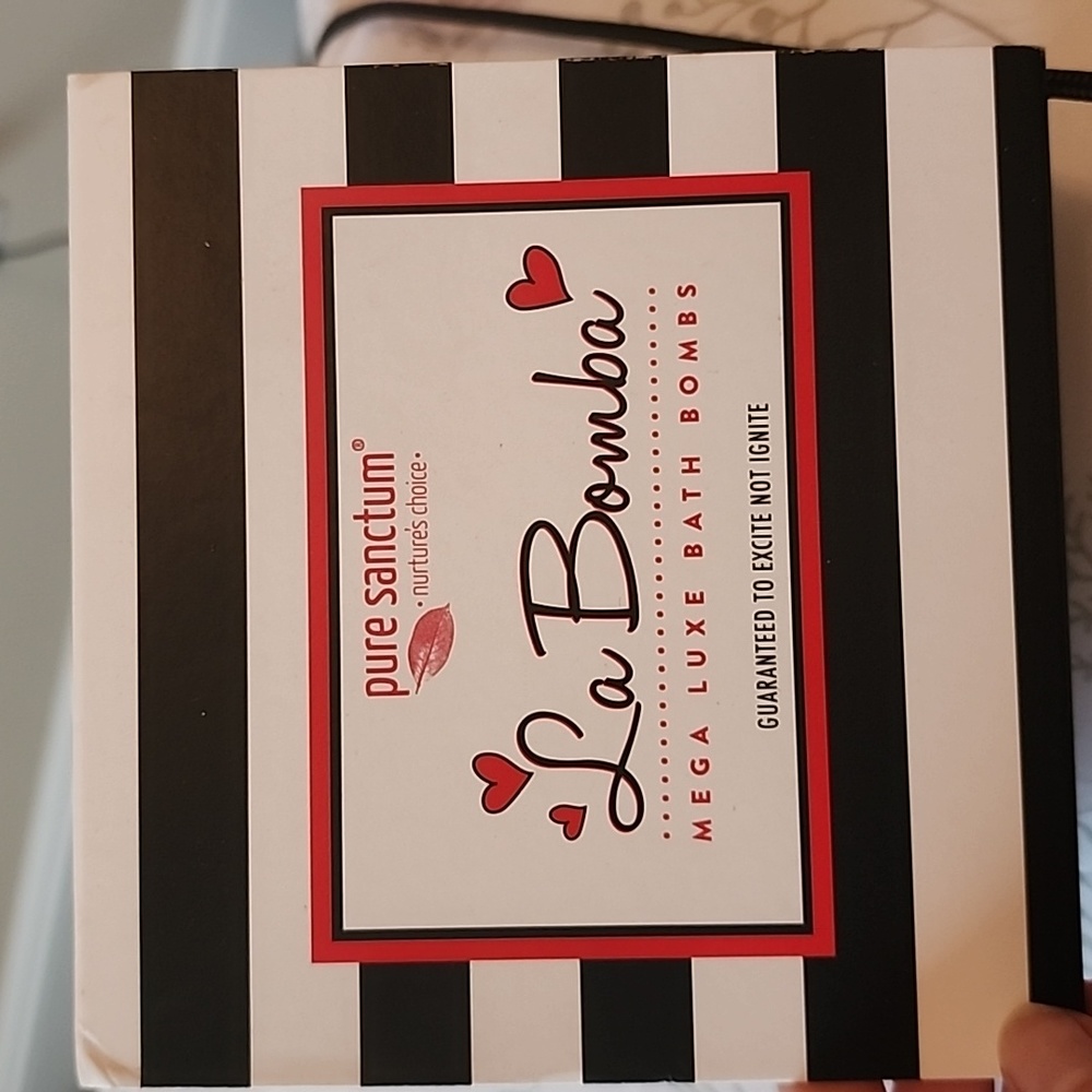 3/$20 La Bombo Mega Luxe Bath Bombs